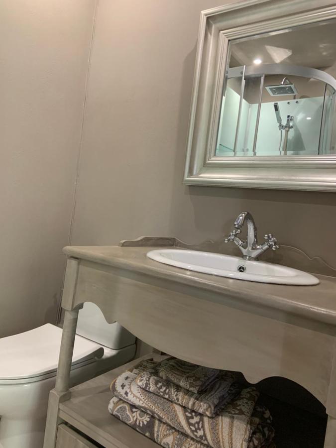 Le Petit Manoir Bed & Breakfast Brux ภายนอก รูปภาพ