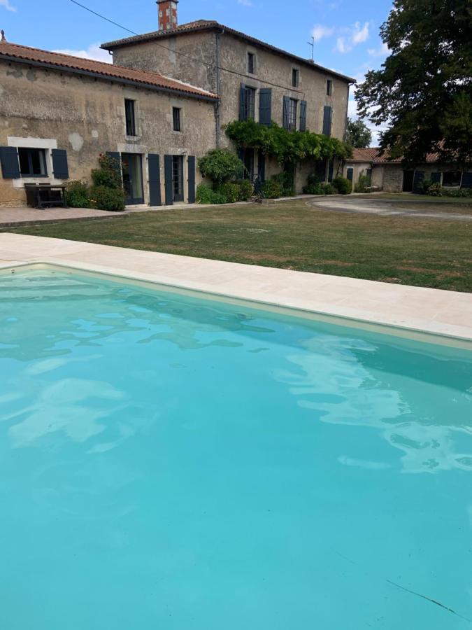 Le Petit Manoir Bed & Breakfast Brux ภายนอก รูปภาพ