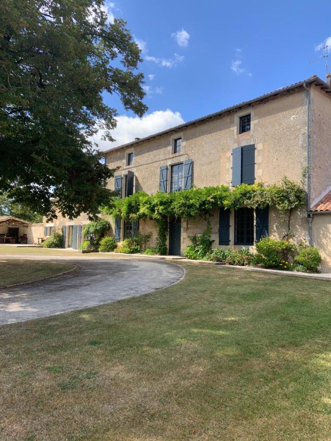 Le Petit Manoir Bed & Breakfast Brux ภายนอก รูปภาพ