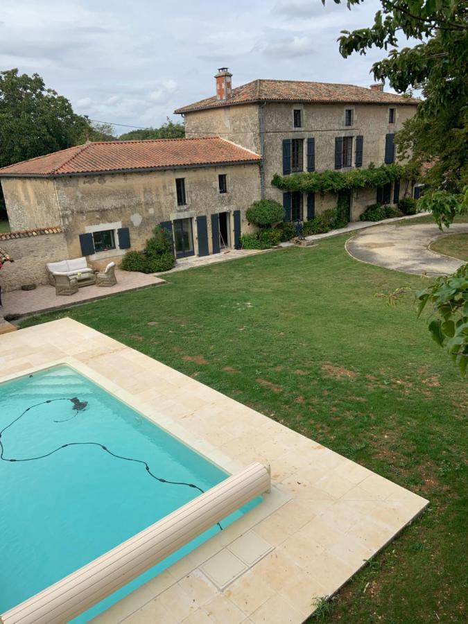 Le Petit Manoir Bed & Breakfast Brux ภายนอก รูปภาพ